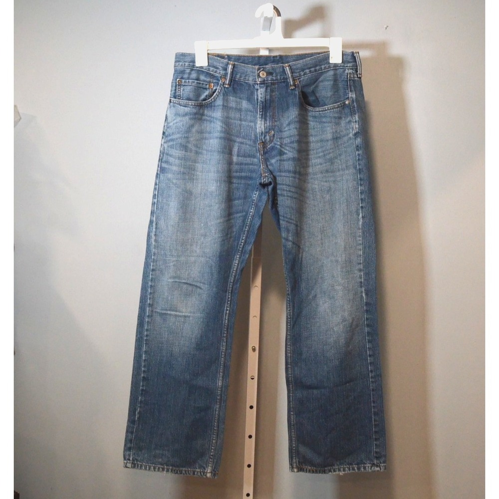 Levi Strauss Men's 559 34X30 Straight Leg Jeans 5-Pocket Design Medium Wash